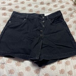 American Eagle skort size 10. Never worn. New with tags. To big for me.